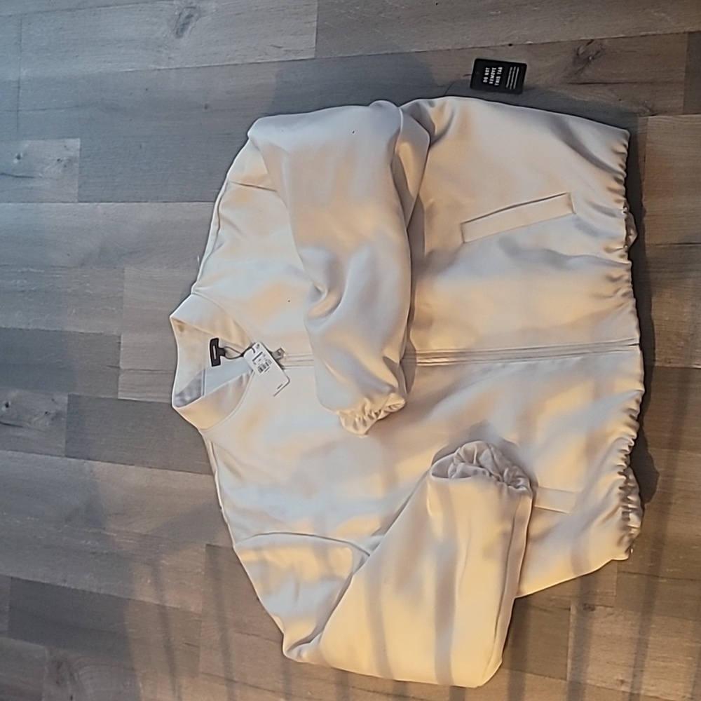 NWT Express Women's Off-White Satin Bomber Jacket Size Large - Picture 3 of 8